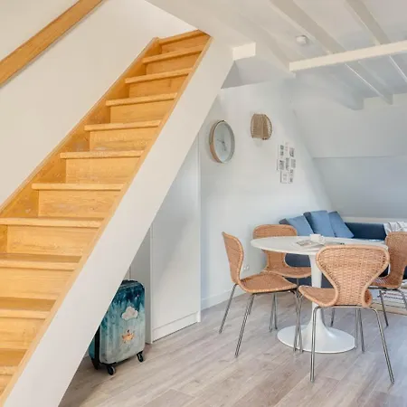 Apartment Bright Duplex Close To The